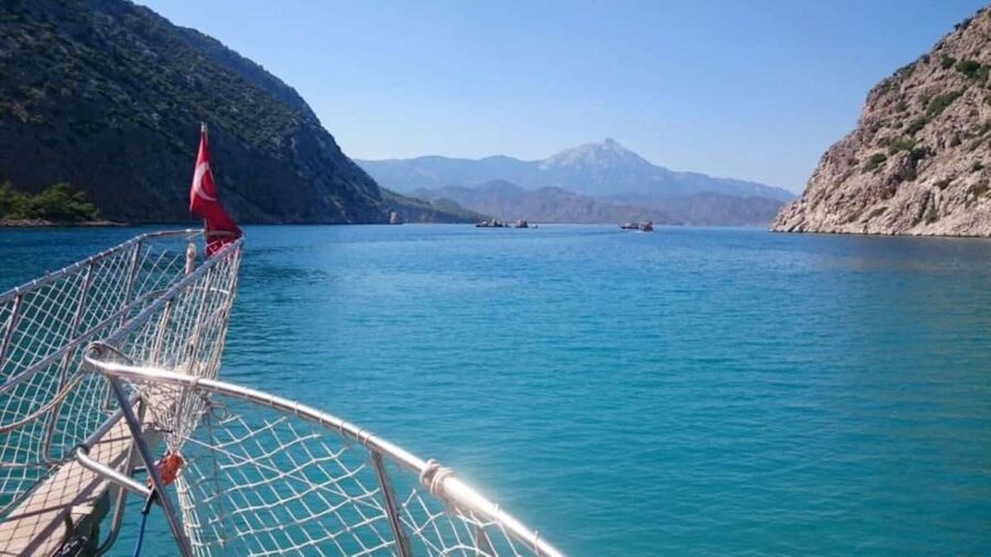 Alanya/Antalya The Maldives Boat Trip with Lunch & Transfer - Lunch onboard: what you can expect and what to skip