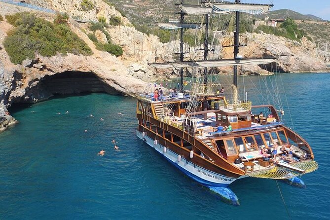 Alanya Catamaran Boat Tour with Lunch, Soft Drinks & Transfer - Kleopatra Plajı swim breaks: water time, lunch onboard, and the foam party reality
