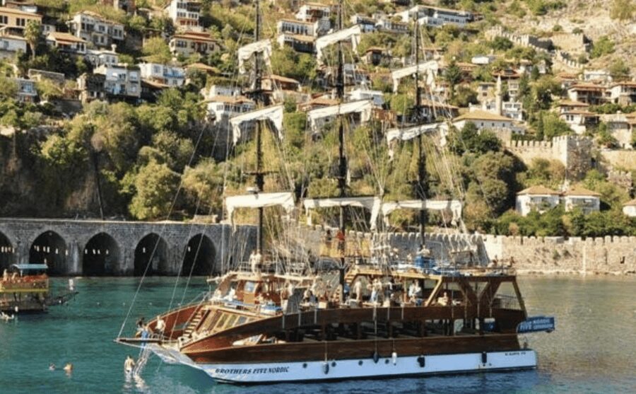 Alanya: Catamaran Boat Tour with Snorkeling with Lunch - Music, Animation, and the Foam Party Moment