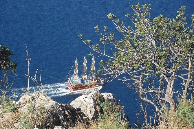 Alanya Catamaran Boat Trip incl. Lunch and drinks - Getting onboard: Red Tower start, hotel pickup, and first impressions