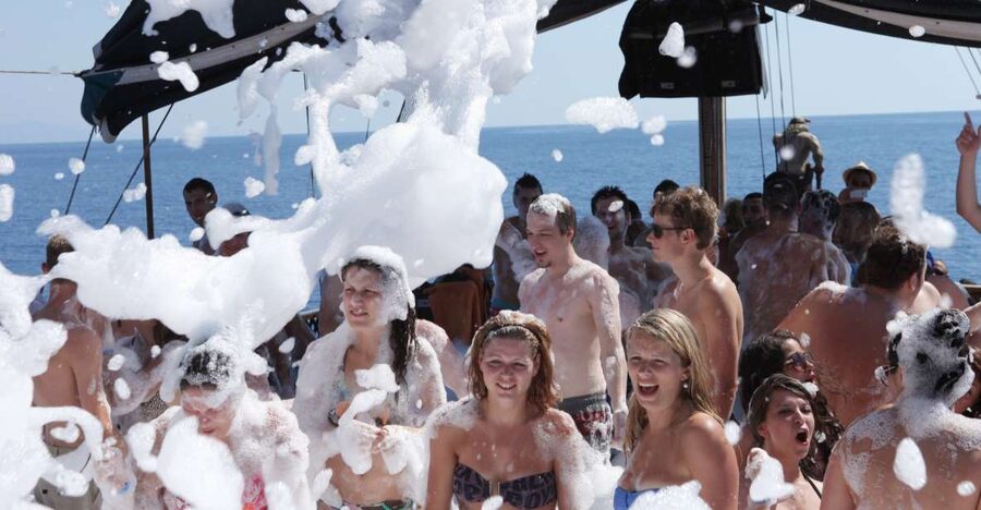 Alanya: Disco Boat Tour with Foam Party and Unlimited Drinks - Caves, coves, and swim stops: the part you will remember