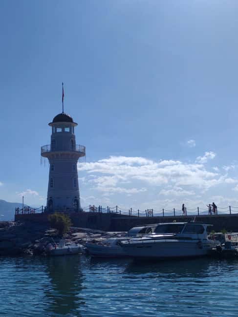 Alanya: Luxury Pirate Boat with Lunch & Unlimited Drinks - Lunch and Drinks: Simple, Included, and Actually Helpful