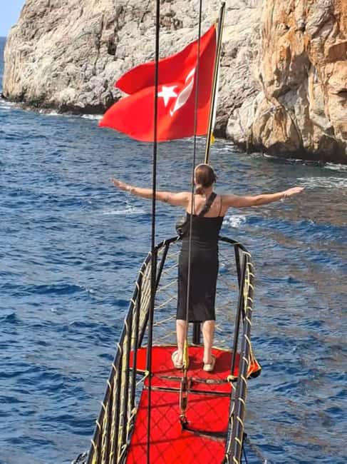 Alanya: Luxury Pirate Boat with Lunch & Unlimited Drinks - Entertainment, Music, and the Foam Party That Kids Love