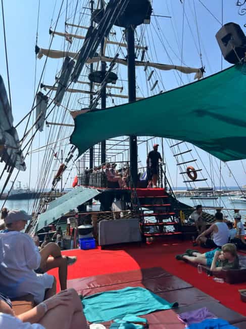 Alanya: Luxury Pirate Boat with Lunch & Unlimited Drinks - Luxury vs Pirate Options: What Changes in Real Life