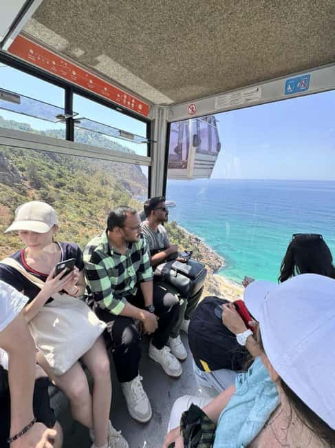Alanya Night Tour: Castle, Cable Car & Cleopatra Beach - Guides, languages, and the group-size surprise you should plan for