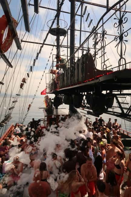 Alanya: Pirate Boat Party with Foam, Disco, Lunch & Drinks - Foam party, disco, and the crew-led entertainment