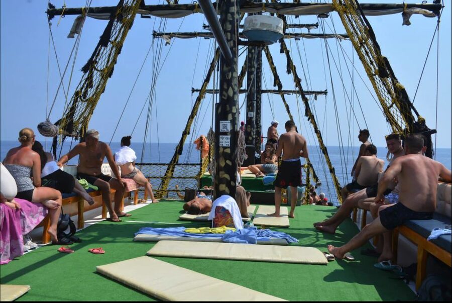 Alanya: Pirate Boat Tour w/ BBQ & Foam Party - Pirates’ Cave, Lovers’ Cave, and Phosphorus Cave Stops