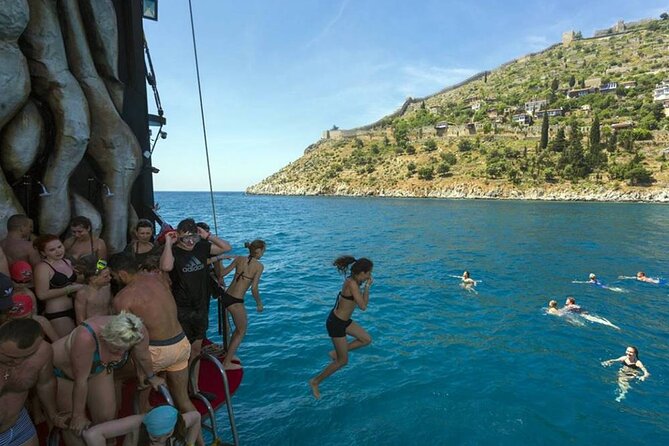 Alanya Pirate Boat Trip With Unlimited Drinks & Lunch - Foam party tips: fun, photos, and slippery moments
