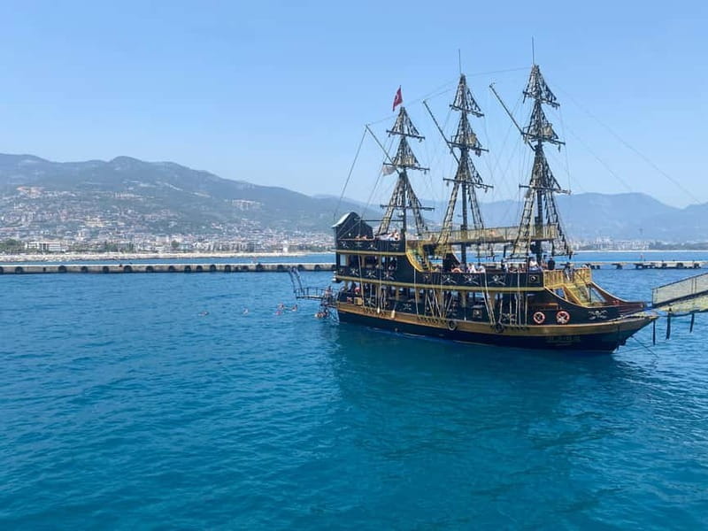 Alanya: Pirate Boat with Pickup, Lunch, & Unlimited Drinks - Animation team, face painting, and the foam party finish