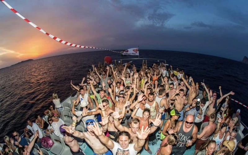 Alanya Pirate Sunset Cruise w/ Foam Party & Optional Drinks - The foam party at open sea, loud fun with one big caveat