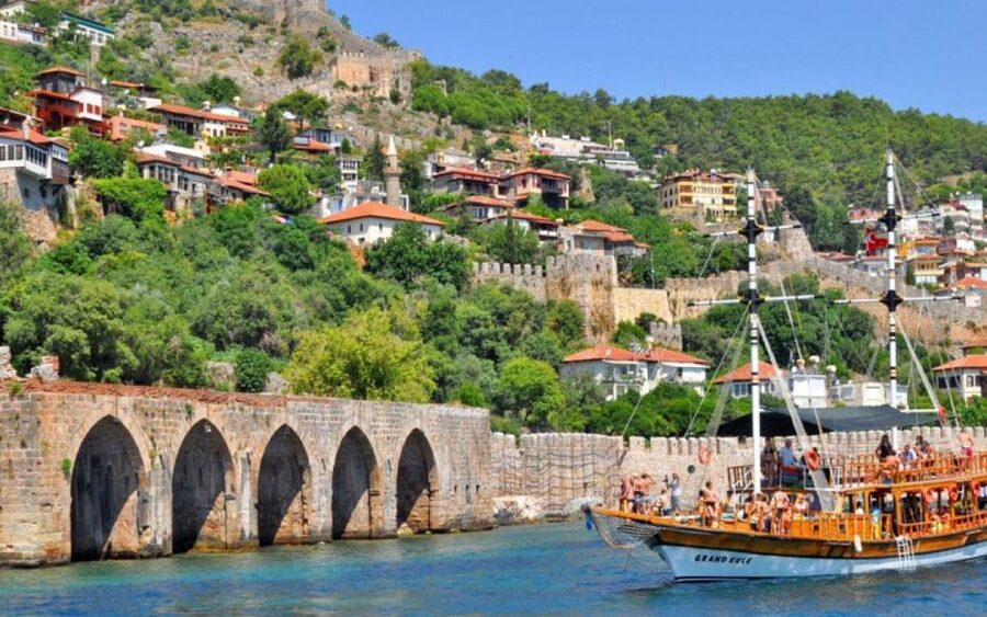 Alanya: Relax Boat Trip With Lunch & Swimming - Hotel Pickup and Transfer Timing, Plus the One Thing to Plan For