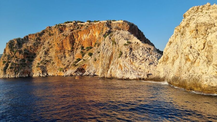 Alanya: Relax Boat Trip With Lunch & Swimming - Pirates, Lovers, and Phosphorus Caves Along the Castle Wall