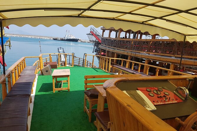 Alanya Relaxing Boat Tour with Lunch, Soft Drinks & Transfer - Boat atmosphere: music, crowd size, and comfort