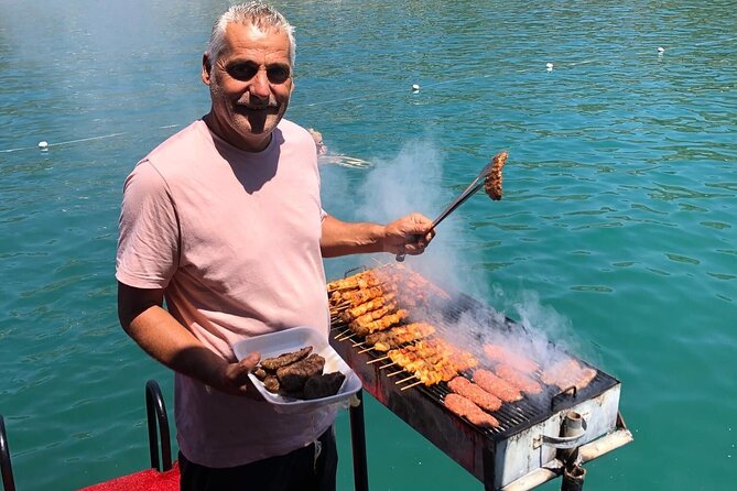 Alanya Relaxing Boat Tour with Lunch, Soft Drinks & Transfer - Getting to the harbor: pickup timing and meeting point reality