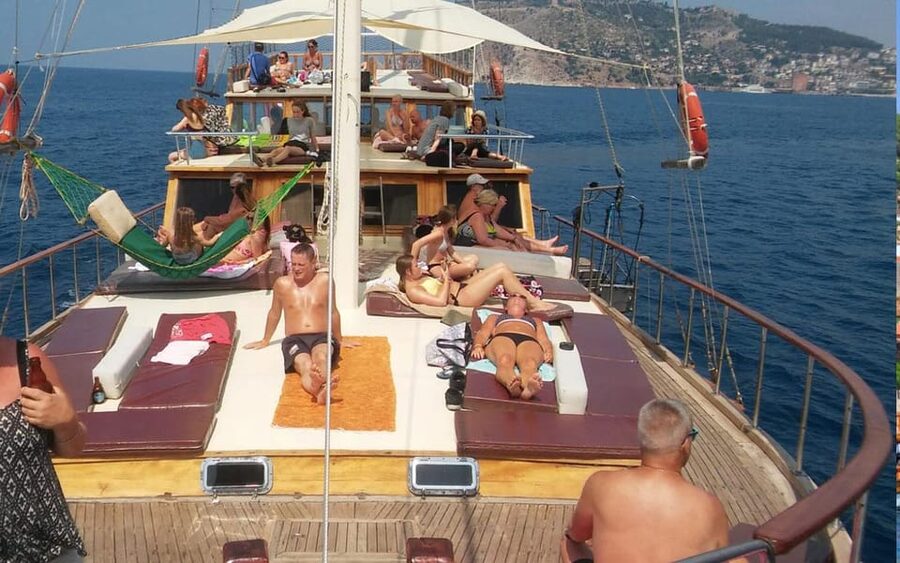 Alanya Relaxing Family Boat Tour Without Foam And Loud Music - Lunch onboard: what you actually get after the swim