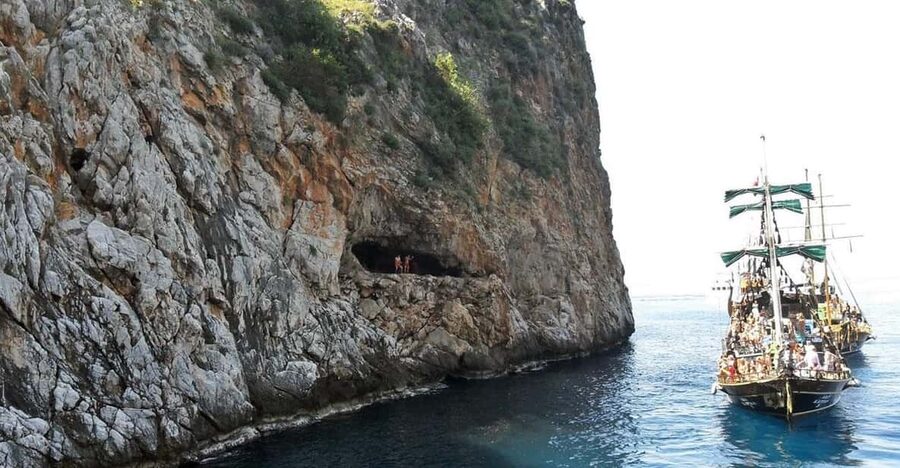 Alanya Relaxing Family Boat Tour Without Foam And Loud Music - Getting to the boat: hotel pickup rules and the 15-minute window