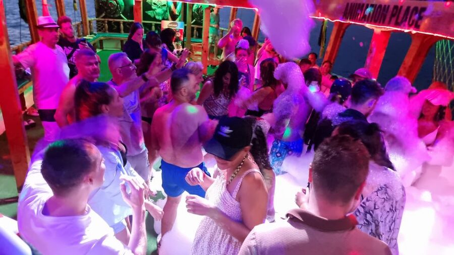 Alanya: Sunset Cruise with Dinner - Foam party and music, the good energy and the potential drawback
