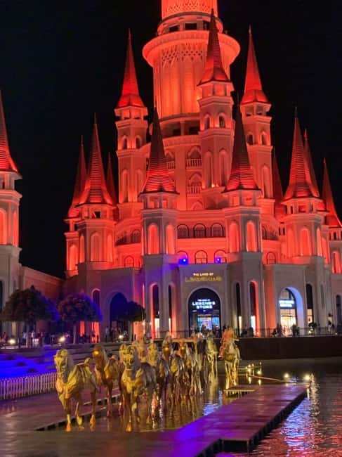 Antalya/Alanya/Side: Land of Legends Night Show & Shopping - The main event: fountains, glowing parade moments, and the boat show
