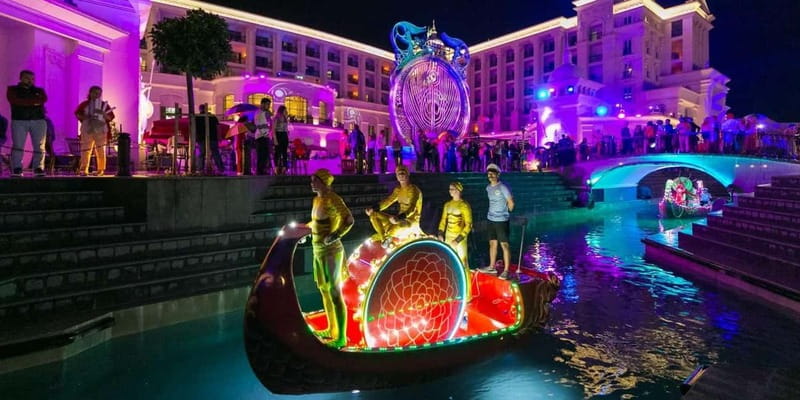 Antalya/Alanya/Side: The Land of Legends Nights Show - The theme park break before the show: shopping and getting your bearings