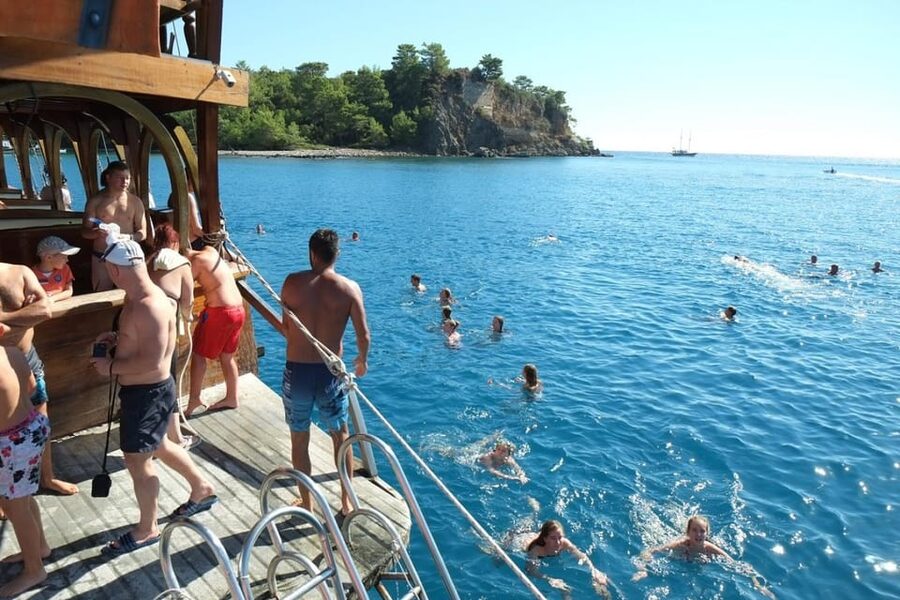 Antalya: Beach & Waterfalls Boat Trip w/ Lunch & Soft Drinks - Duden Waterfalls: the main photo moment and the time to cool off