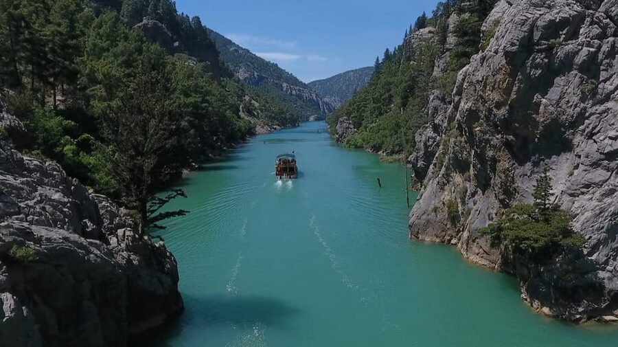 Antalya: Green Canyon Boat Trip with Lunch & Soft Drinks - Drinks and the restaurant reality check