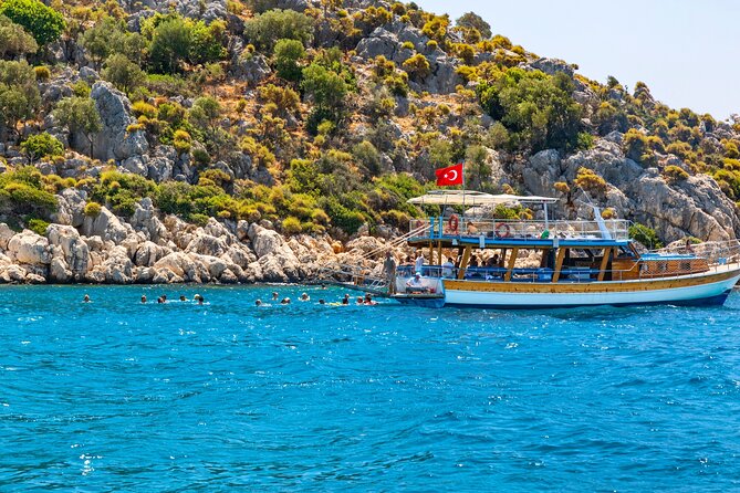 Antalya: Old Town Walking Tour incl. Turkish Tea and Baklava - Stop 3: Hadrian’s Gate, Roman 130 AD in plain sight