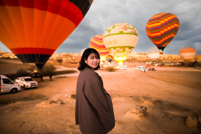 Balloons watching Tour w/ PickUp, Breakfast - Love Valley at sunrise: fairy chimneys and balloons flying in formation