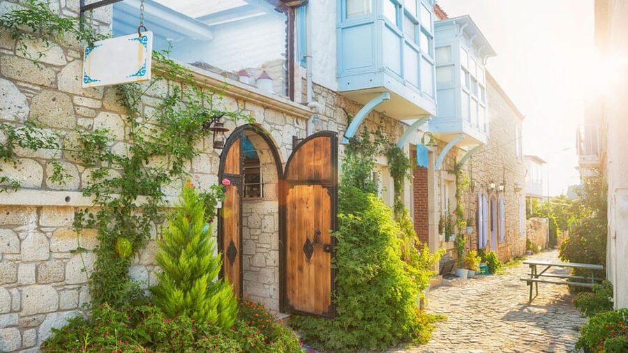 Best of Izmir: Private Walking Tour with a Local - Meeting at Konak Square: Your quick start in central Izmir
