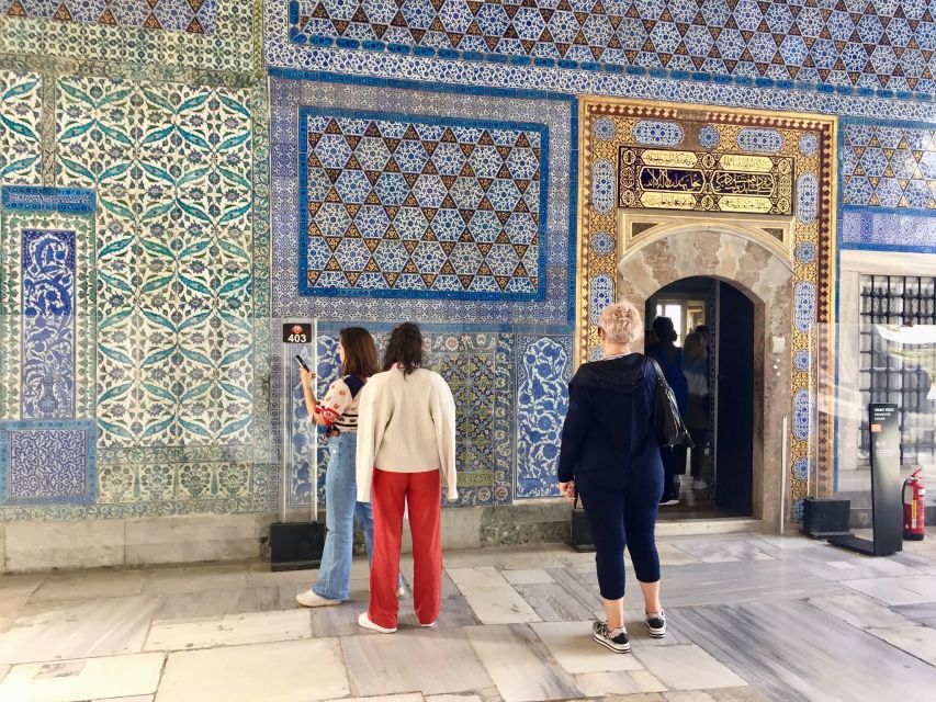 Blue Mosque, Topkapı Palace and Harem Guided Tour - Meeting point near Sultanahmet: easy start, quick logistics