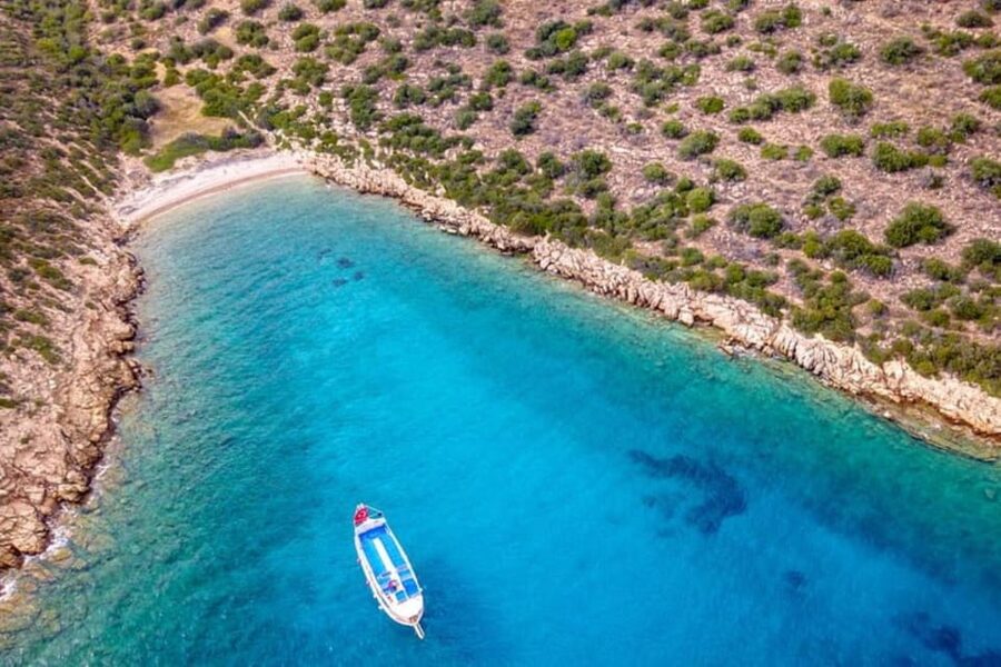 Bodrum Orak Island Boat Cruise with Lunch and Swimming - The onboard lunch and afternoon tea that keep the day easy