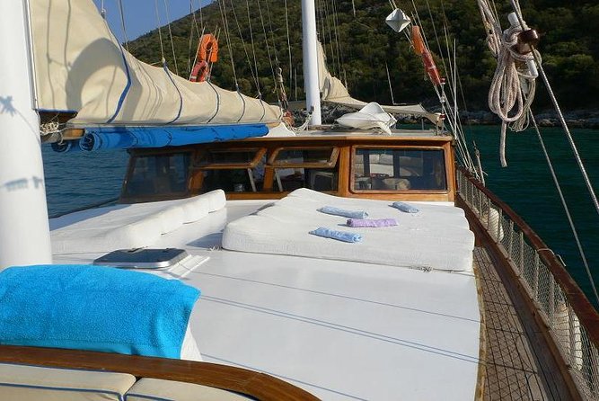Bodrum: Private Gulet Tour with Lunch - Lunch on Board: Turkish Meze That Actually Fills You Up