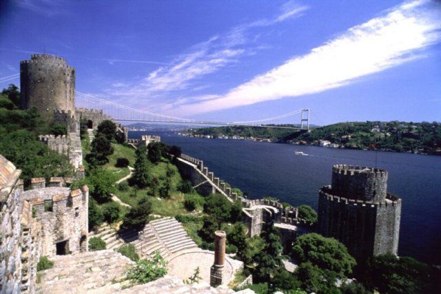 Bosphorus Boat Cruise & Two Continents Tour with Lunch - Golden Horn and the peninsula start: where Istanbul makes sense