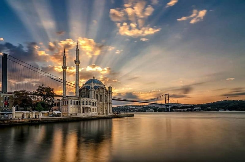 Bosphorus Dinner Cruise & Turkish Night with Live Shows - Drinks and comfort: raki, tea, and what to do with the cold wind