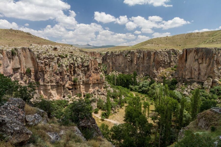 Cappadocia: Derinkuyu Underground City & Ihlara Valley Tour - Entering Derinkuyu Underground City’s 5 Levels of Daily Life