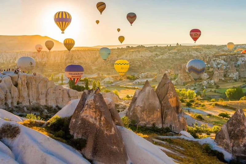 Cappadocia: Sunrise Fairy Chimneys Hot Air Balloon Watching - Pickup in Göreme and the pre-sunrise timeline