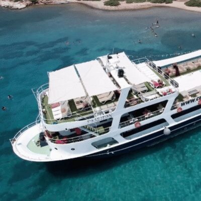 Cesme: Islands and Bays Boat Trip with BBQ Lunch