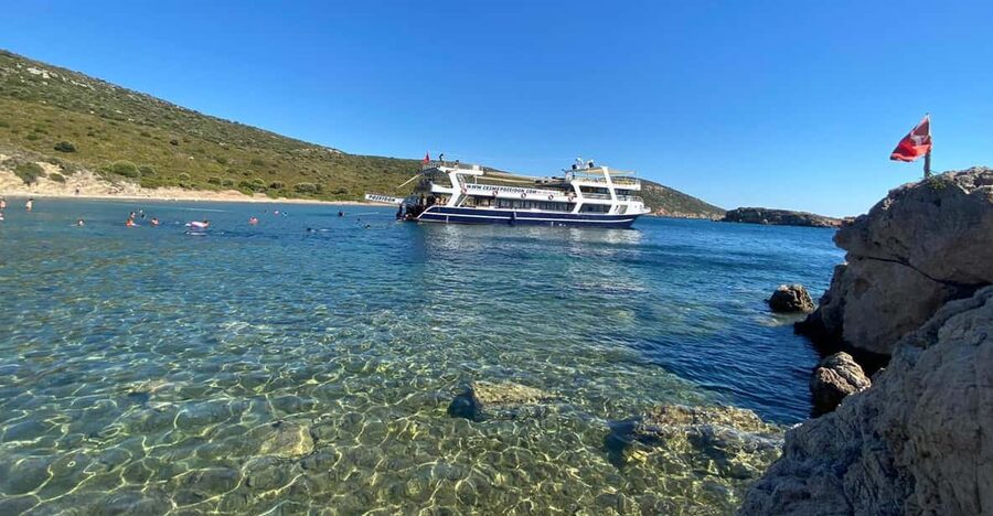 Cesme: Islands and Bays Boat Trip with BBQ Lunch - Aquarium Bay snorkeling: the 20-meter visibility stop