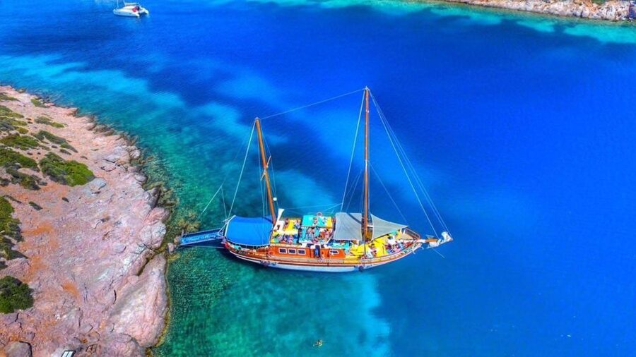 Cesme: Small Group Boat Tour with Open Buffet Lunch - Cesme’s Coast, Served Slow and Scenic