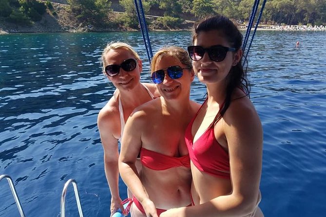 Daily Boat Trip - Lunch, snacks, and onboard comfort that actually helps