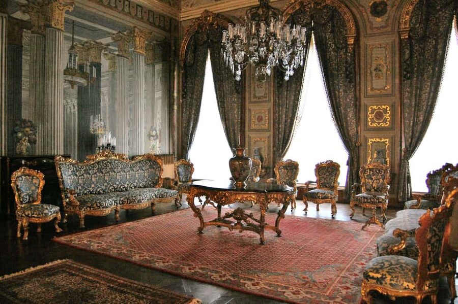 Dolmabahce Palace & Harem Skip-the-Line Entry & Audio Guide - Getting your audio guide: ID deposit and language choices
