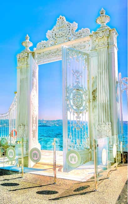Dolmabahce Palace Ticket & Bosphorus Boat Tour Experience - A palace visit plus Bosphorus views, in one clean day plan