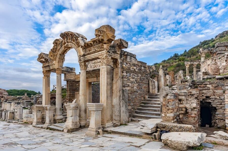 Easy Ephesus Shore Excursion – 4 Hours with Licensed Guide - What to pack and how to survive the heat