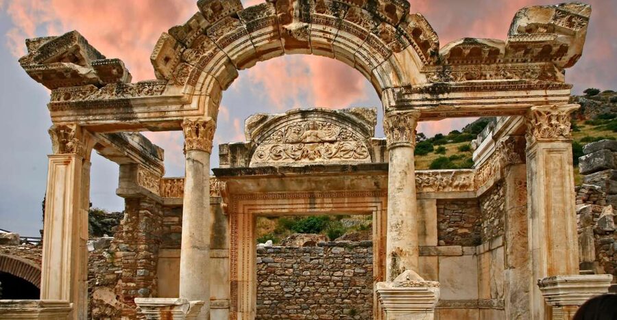 Ephesus Ancient City Highlight Tour For Cruisers - Selcuk photo stop: a quick orientation before the big ruins