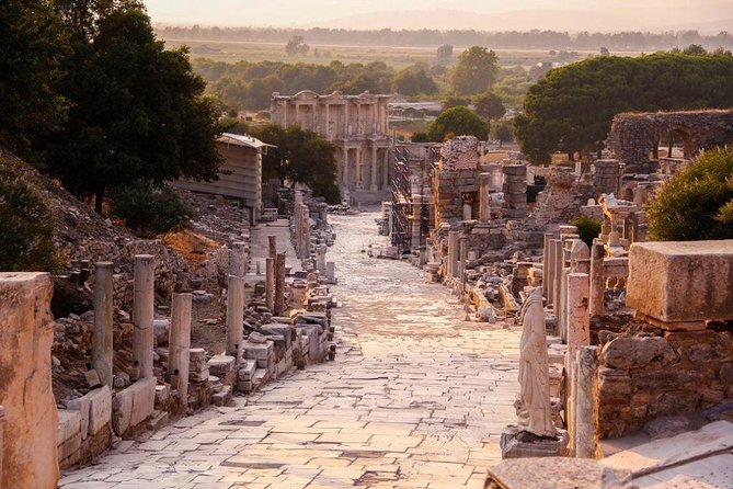 Ephesus and St. Mary's House Day Trip from Izmir with Lunch - Lunch with authentic Turkish food: a real break, not a formality