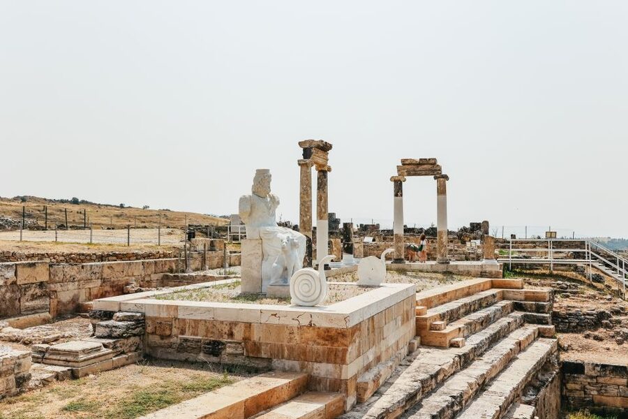 From Antalya/Kemer: Pamukkale and Hierapolis Tour with Lunch - Lunch at Pamukkale: included meal, big enough to reset you