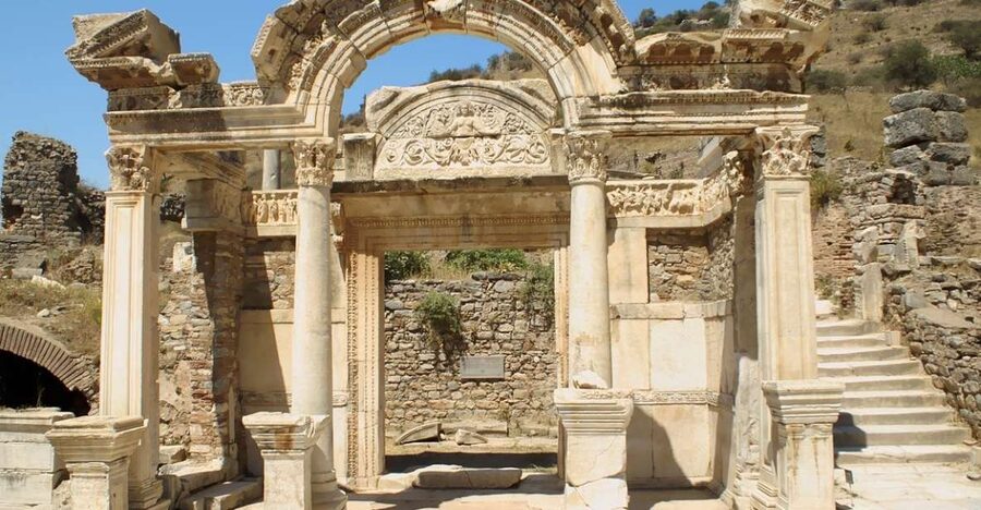 From Çeşme: Highlights of Ephesus Tour - The monuments that do the heavy lifting: Celsus, Theater, and the harborside mood