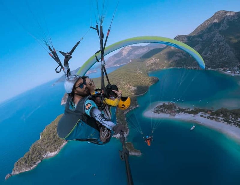 From Fethiye: Tandem Paragliding in Ölüdeniz - From Fethiye pickups to the Ölüdeniz check-in: how the day starts