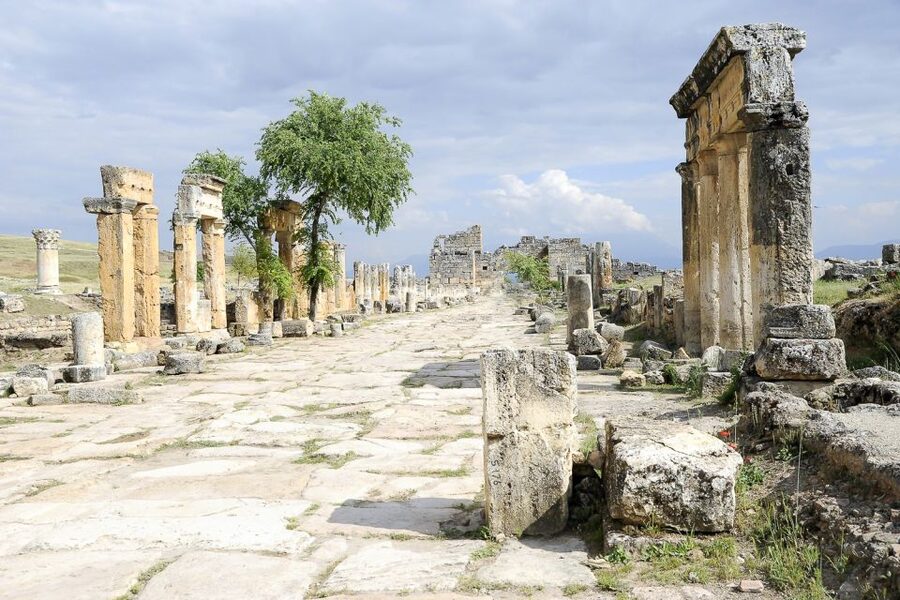 From Istanbul: Private Pamukkale and Hierapolis Day Tour - Hierapolis ruins: Roman theater, baths, and Byzantine reuse