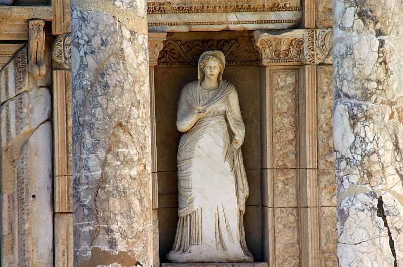 From Kusadasi or Izmir: Ephesus Private Tour - Why a private Ephesus day feels better than a cattle-car plan