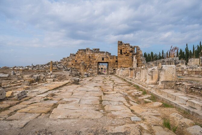 Full Day Pamukkale and Hierapolis Tour from Izmir - Pickup, ride comfort, and how the day stays organized